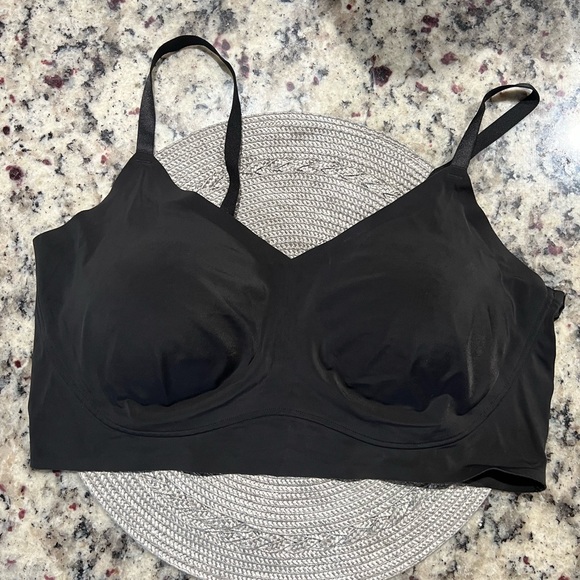 True Body Triangle Adjustable Strap Soft Form Band Bra
TRUE & CO. - Picture 2 of 3